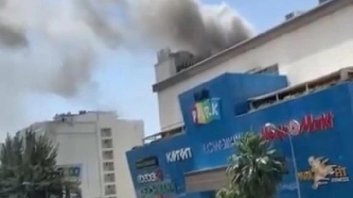 İzmir’deki AVM’de yangın paniği