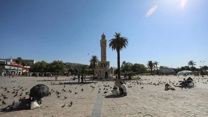 İzmir'de caddeler ve meydanlar boşaldı! Sıcak yüzünden herkes evde!