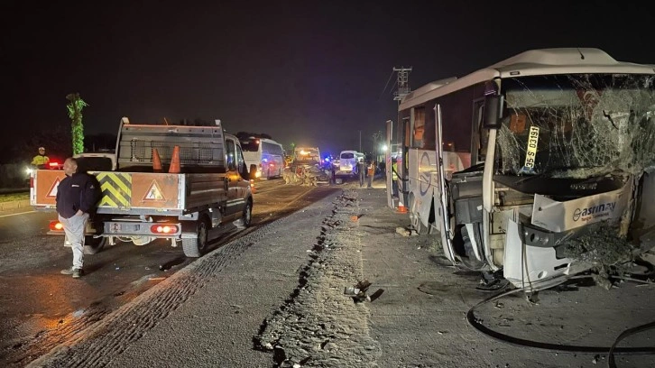 İzmir'de işçi servisleri ve otomobilin karıştığı kazada 6 kişi yaralandı!