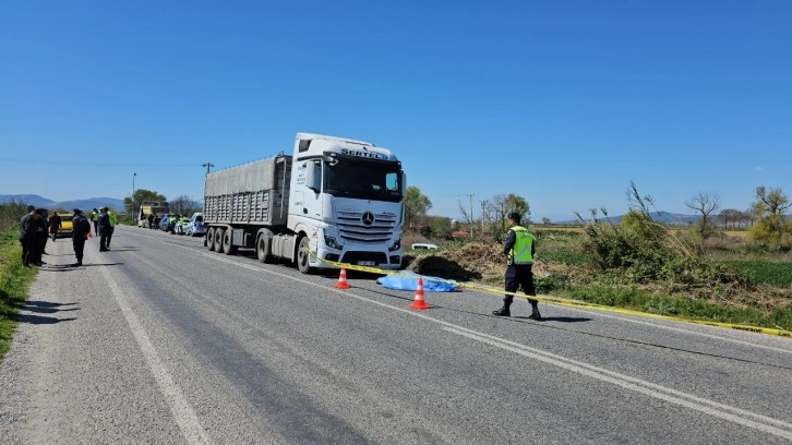 İzmir’de tırın altında kalan emekli polis hayatını kaybetti