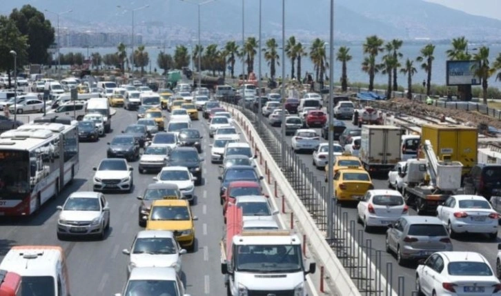 İzmir'de trafiğe kayıtlı araç sayısı yüzde 5,2 arttı