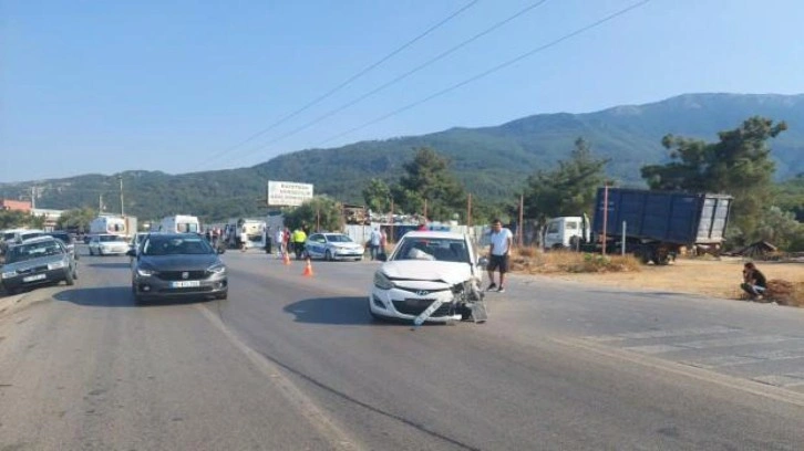 İzmir'de yolcu minibüsü ile otomobil çarpıştı: 5 yaralı