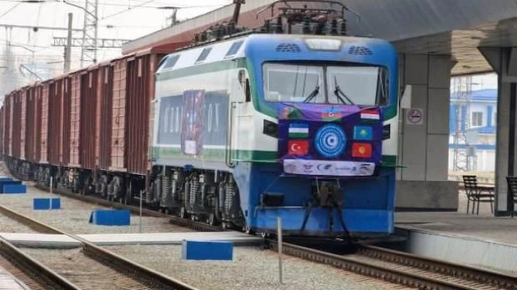 İzmir'den yola çıkan ilk kargo treni Taşkent'e ulaştı