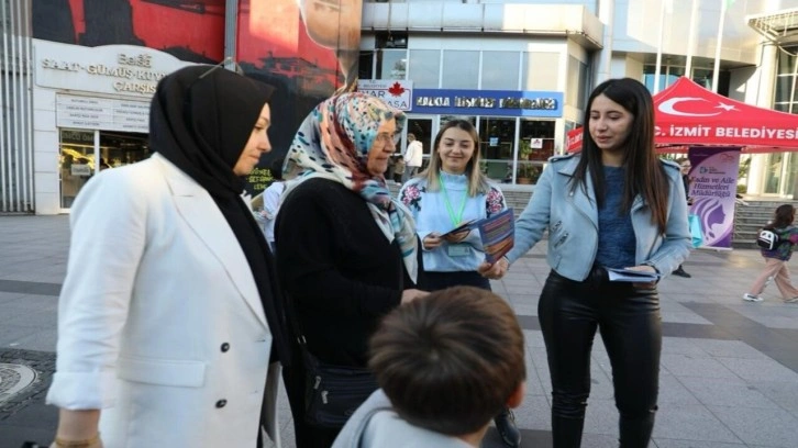 İzmit Belediyesine bağlı diyetisyenler sokaklarda diyabete karşı bilgilendirdi