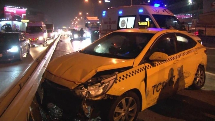 Kadıköy’de E-5’i kilitleyen zincirleme kaza: 2 yaralı