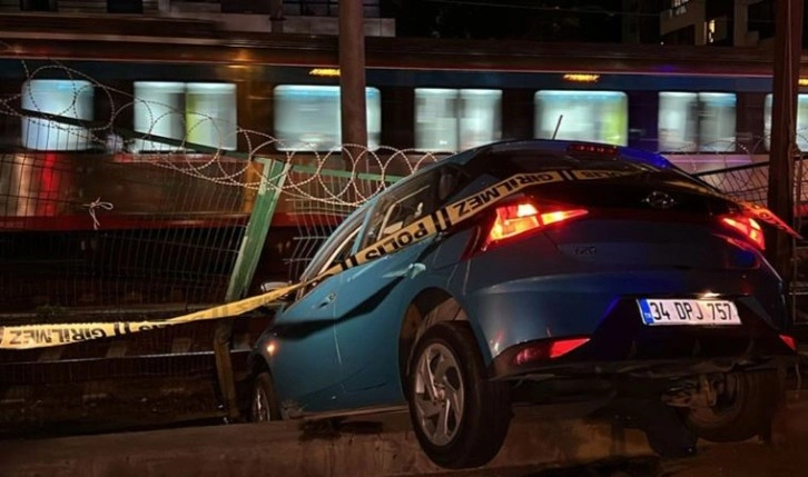 Kadıköy'de otomobil Marmaray hattına girdi