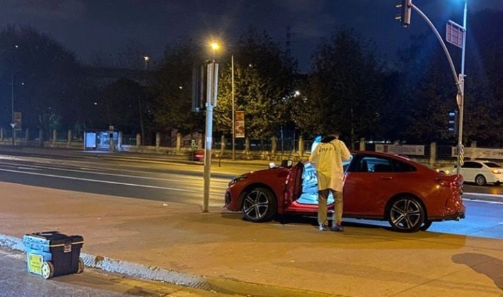 Kağıthane’de kırmızı ışıkta bekleyen lüks araca silahlı saldırı: 1 ölü