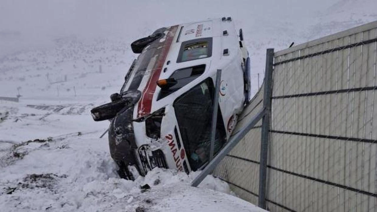 Kahramanmaraş'ta ambulans kazası: 3 yaralı