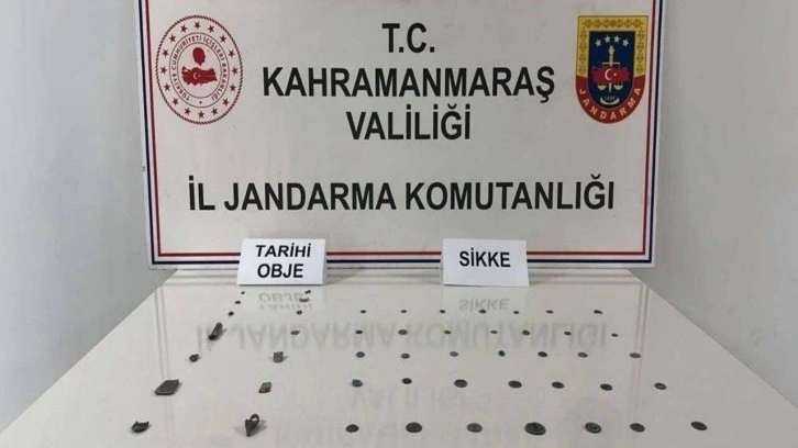 Kahramanmaraş’ta sikke ve tarihi objeler ele geçirildi