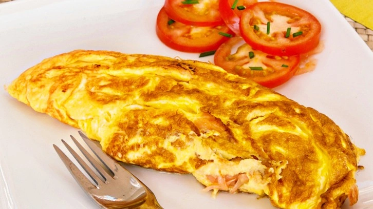 Kahvaltıda farklı bir lezzet arayanlar için mükemmel bir tarif: Kabartma tozlu omlet!