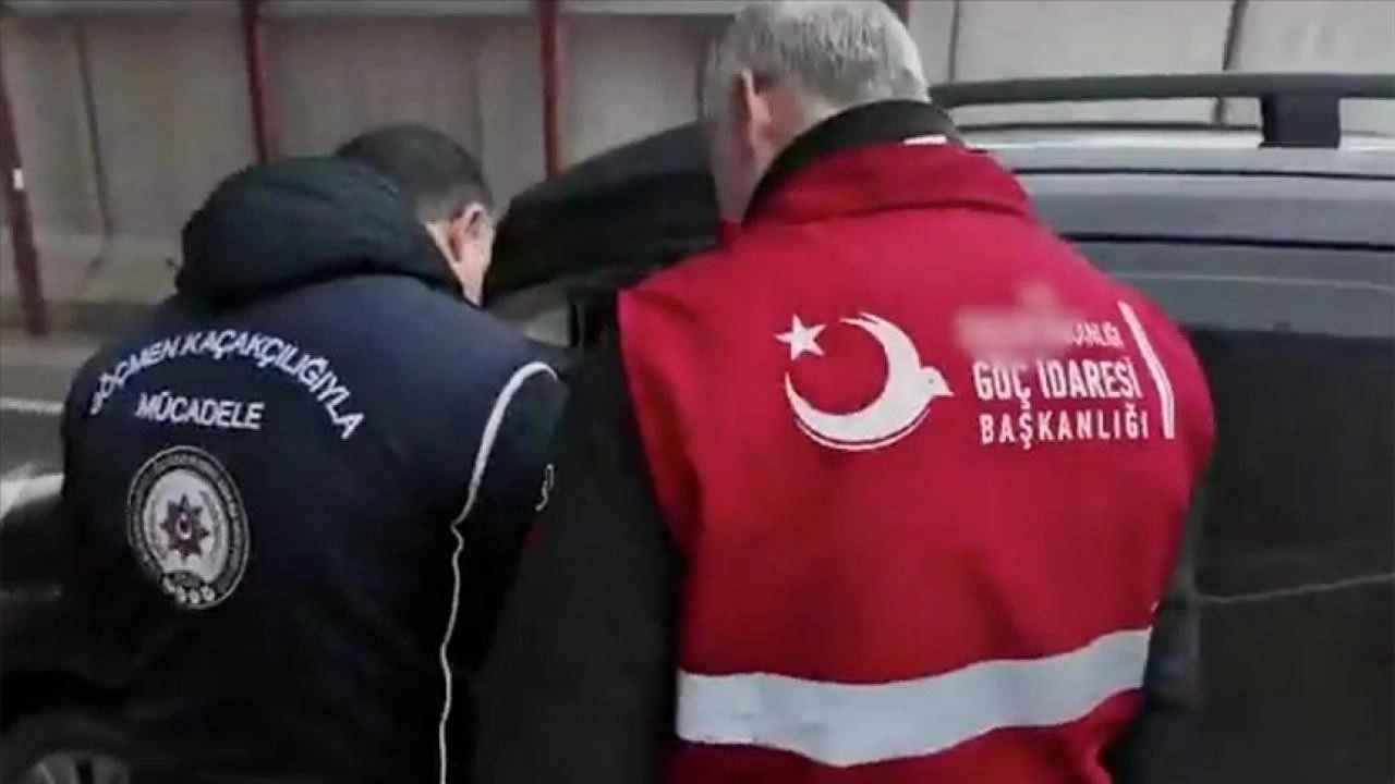 Kalkan-35 operasyonunda yüzlerce düzensiz göçmen yakalandı