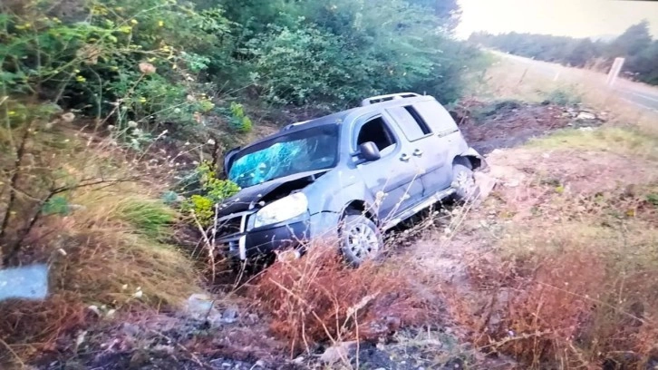 Karabük'te feci kaza! Ticari araç şarampolden yuvarlandı: 1'i ağır 5 yaralı