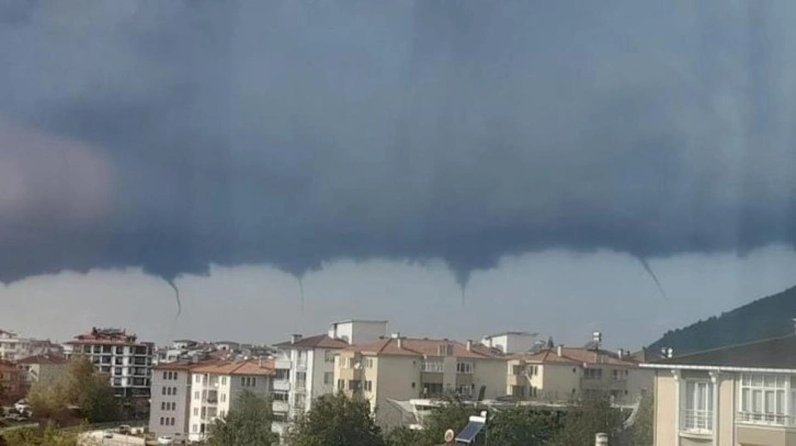 Karadeniz'de korku dolu anlar! Bir ilçede aynı anda 6 hortum ortaya çıktı