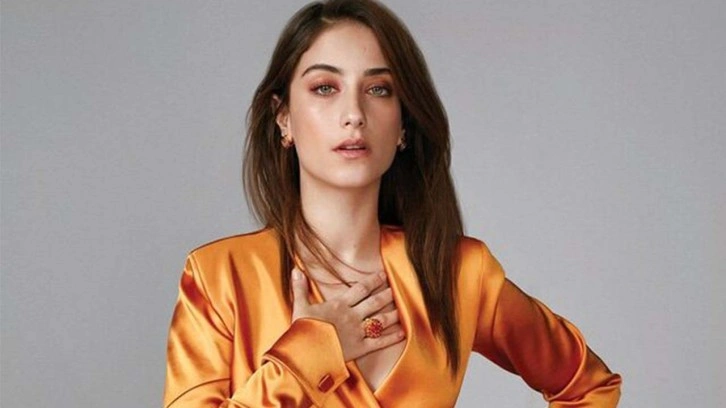 Karnı burnunda Hazal Kaya'dan mini tül elbiseli pozlar! Güzelliğini gören mest oldu