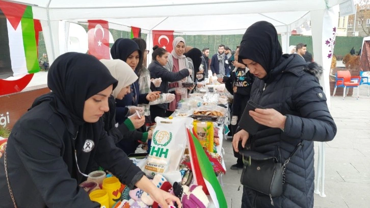 Kars Gönüllü Gençlik STK’ları Platformu öncülüğünde Filistin’e destek çarşısı açıldı