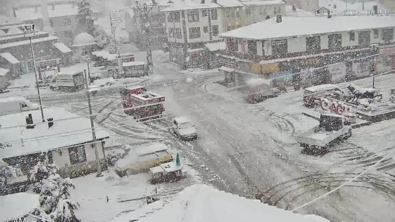 Kastamonu'da kar kalınlığı 10 santimetreye ulaştı