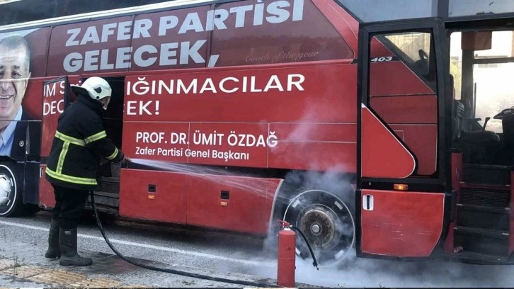 Kastamonu'ya giden Ümit Özdağ’ın seçim otobüsünde yangın