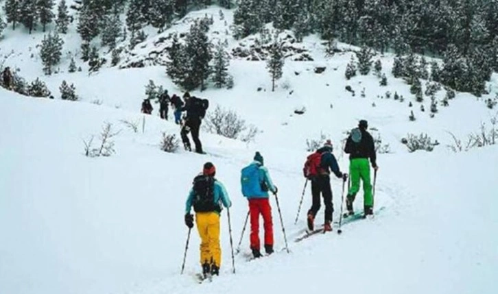 kayakçıların üzerine çığ düştü: 2 ölü, 7 yaralı