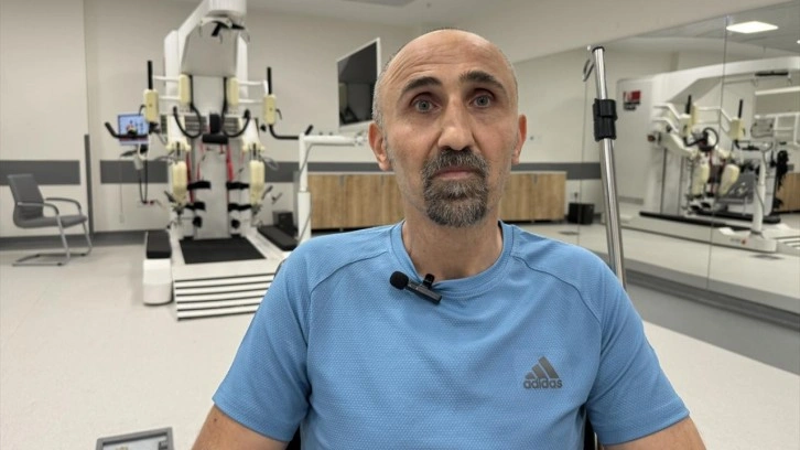 Kazada felç olan işçi, 'yürüme robotuyla' ayaklandı