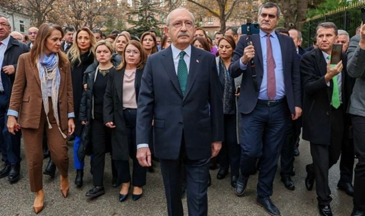 Kemal Kılıçdaroğlu, çocuğa istismarı Adalet Bakanlığı önünde protesto etti