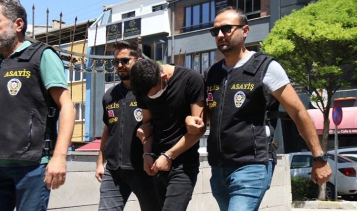 Kendisini 'polis' olarak tanıtıp, evli çifti dolandırmaya çalıştı