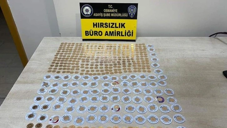 Kendisini polis olarak tanıttı, kapısına gitti: Onlarca altını alıp kaçtı