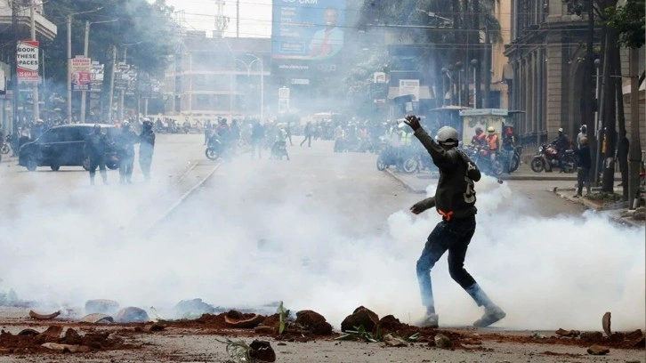 Kenya'da sert polis müdahalesine rağmen protestolar sürüyor