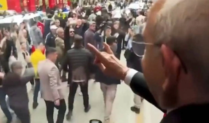 Kılıçdaroğlu'ndan bozkurt selamı