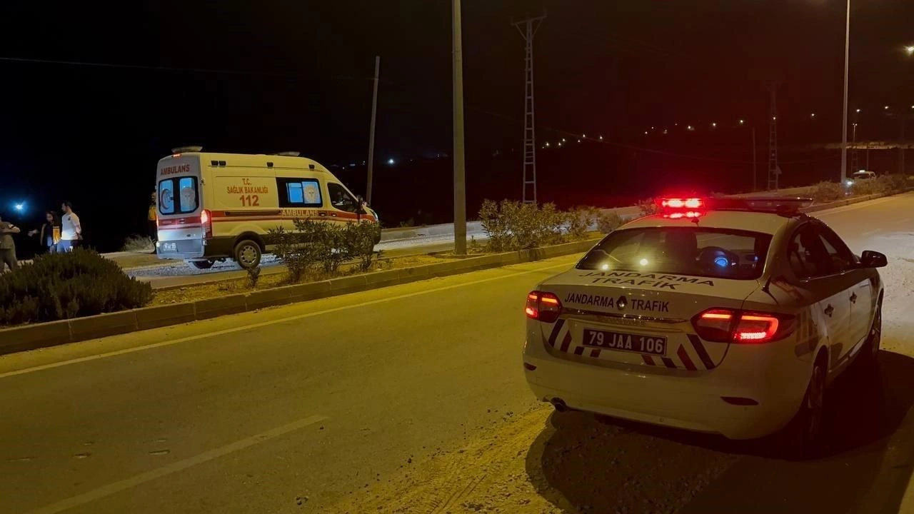 Kilis'te motosiklet devrildi: 2 yaralı