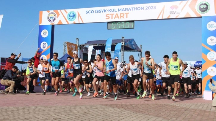 Kırgızistan'da ŞİÖ 4. Uluslararası Issık Göl Maratonu koşuldu