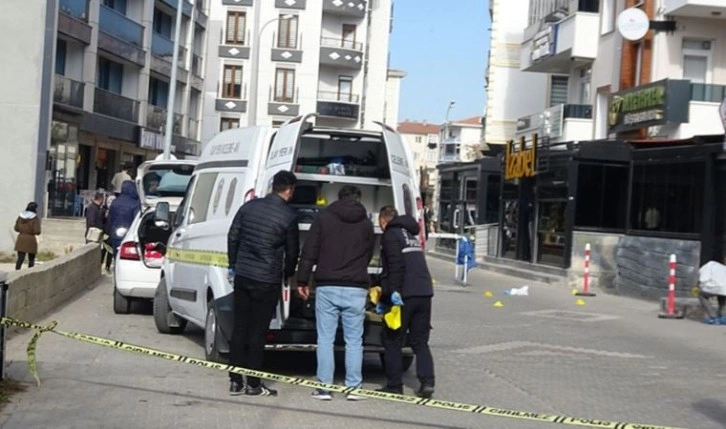 Kırşehir'de polis boşanma aşamasındaki eşini öldürüp, intihar girişiminde bulundu