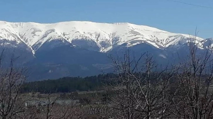 Kız turizminin incilerinden Uludağ’a yılın ilk karı yağdı