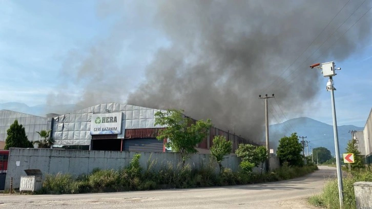 Kocaeli'de korkutan fabrika yangını