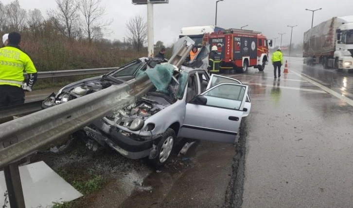 Kocaeli'nde bariyer, otomobilin önünden girip arkasından çıktı: 3 yaralı