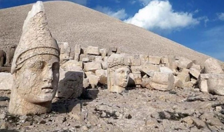 Kommagene Bienali Nemrut Dağı'ndaki konserle son buldu