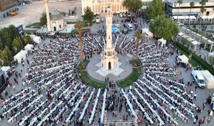 Konak Meydanı'nda bereket sofrası