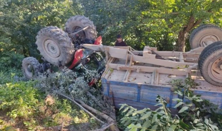 Kontrolden çıkan traktör devrildi: 3 yaralı