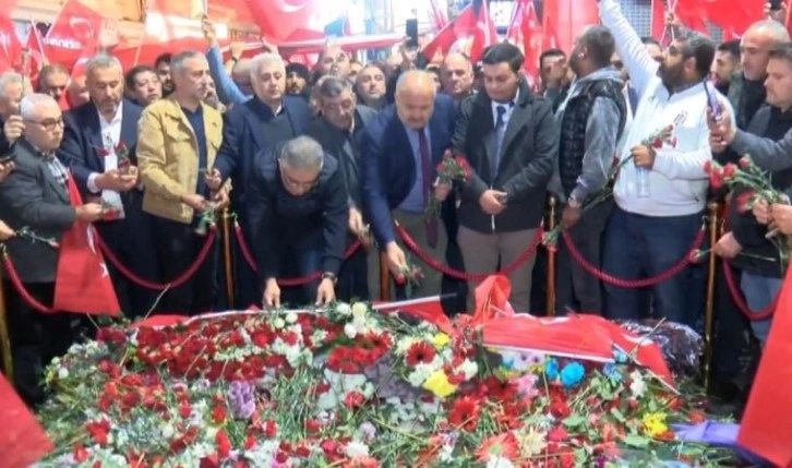 Konvoy oluşturan taksiciler, terörü protesto etti