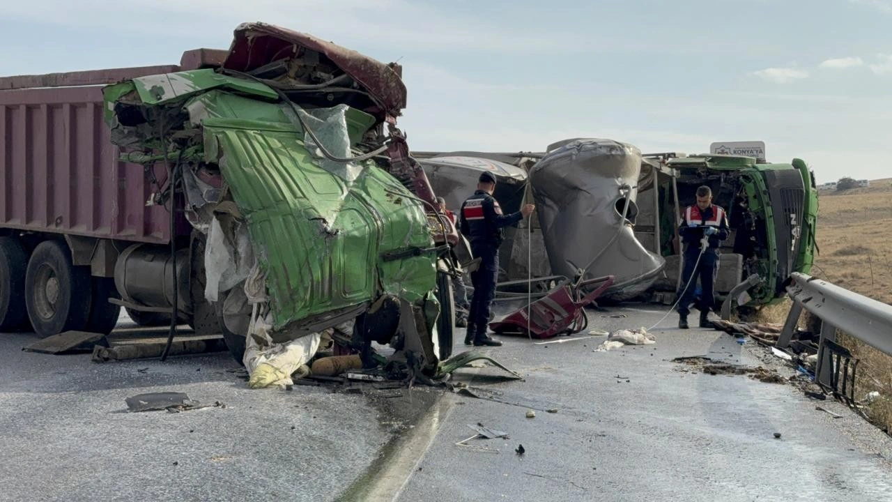 Konya'da feci kaza: 2 kişi öldü!