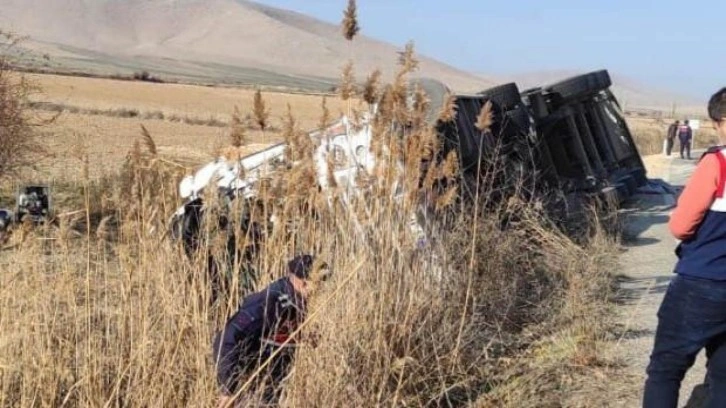 Konya'da kamyon devrildi: 1 ölü