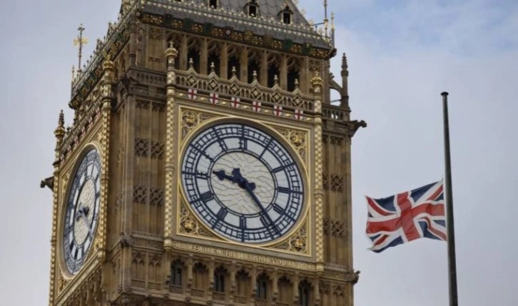 Kraliçe Elizabeth için yapılan saygı duruşu sırasında çanları çalmayan Big Ben’e soruşturma