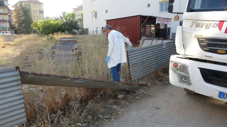 Küfürleştiği kardeşine kurşun yağdırdı! Polise teslim oldu