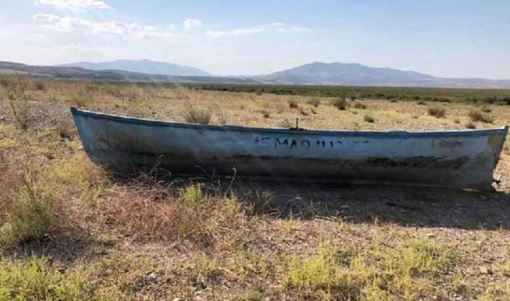 Kuruyan Marmara Gölü'ndeki balıkçılara çıkan kira ödemesi iptal edildi