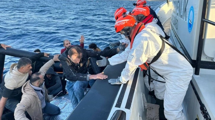 Kuşadası açıklarında 43 düzensiz göçmen kurtarıldı