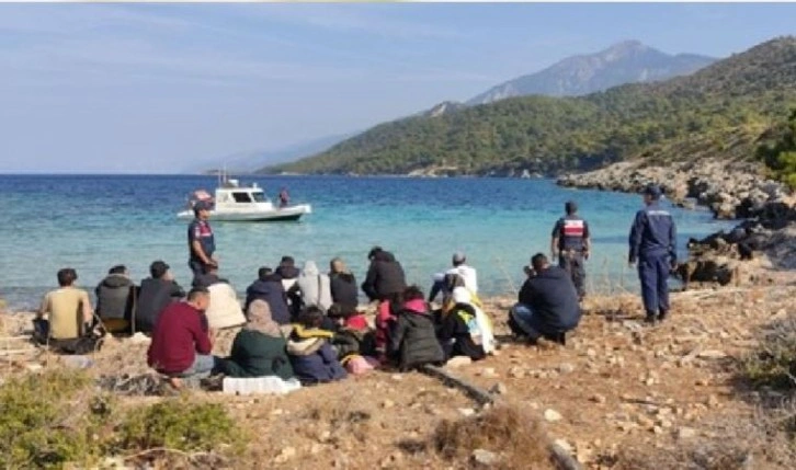 Kuşadası açıklarında 47 düzensiz göçmen kurtarıldı