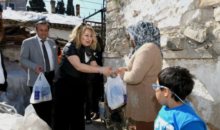 Kuşadası Belediyesi süt dağıtımına başladı