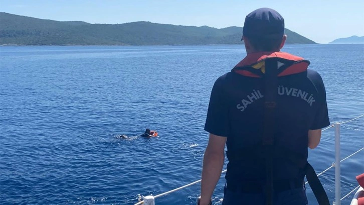 Kuşadası'ndan Yunanistan'a yüzerek kaçmak isteyen mülteci yakalandı!