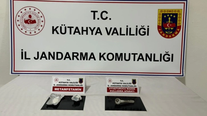 Kütahya’da şüpheli araçta uyuşturucu ele geçirildi, 3 kişi gözaltına alındı