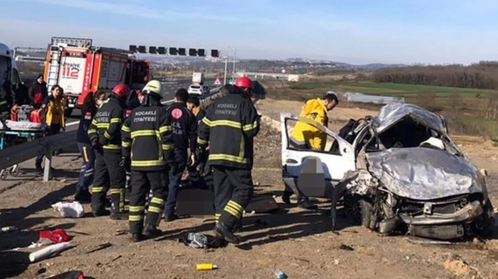 Kuzey Marmara Otoyolu'nda bariyerlere çarpan otomobildeki 2 kişi öldü