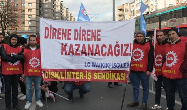 LC Waikiki önünde işçiler direnişte, haklarını istiyorlar: ‘Geçinemiyoruz’ dedik, işten atıldık